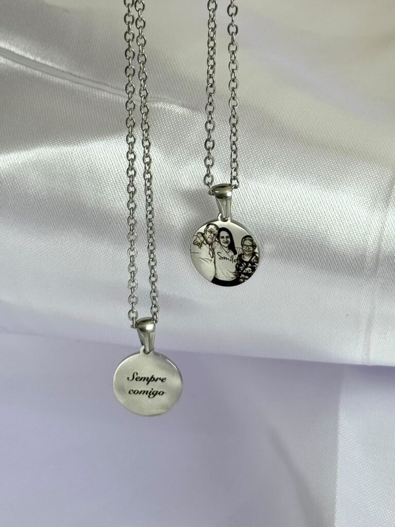 Colar personalizado com foto gravada e mensagem Sempre comigo